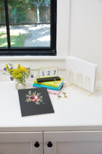 Moody Floral Bouquet Large Planner - Image 3