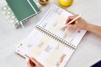 Sunflower Wreath Large Twin-Wire Planner - Image 2